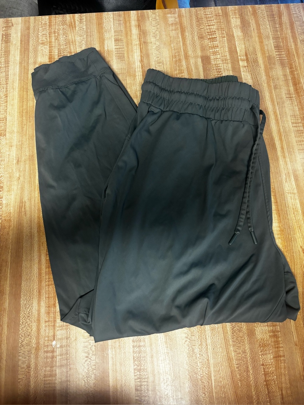 Women’s green Members Mark travel  Jogger Pants -